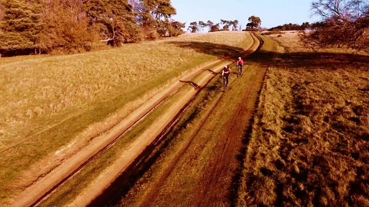 Wolf Way: Couple create 248-mile cycle loop around Suffolk - BBC News