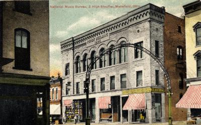 The main street in historic Mansfield, Ohio, USA is a typical small-town  center with small businesses and architecture that has been restored Stock  Photo - Alamy